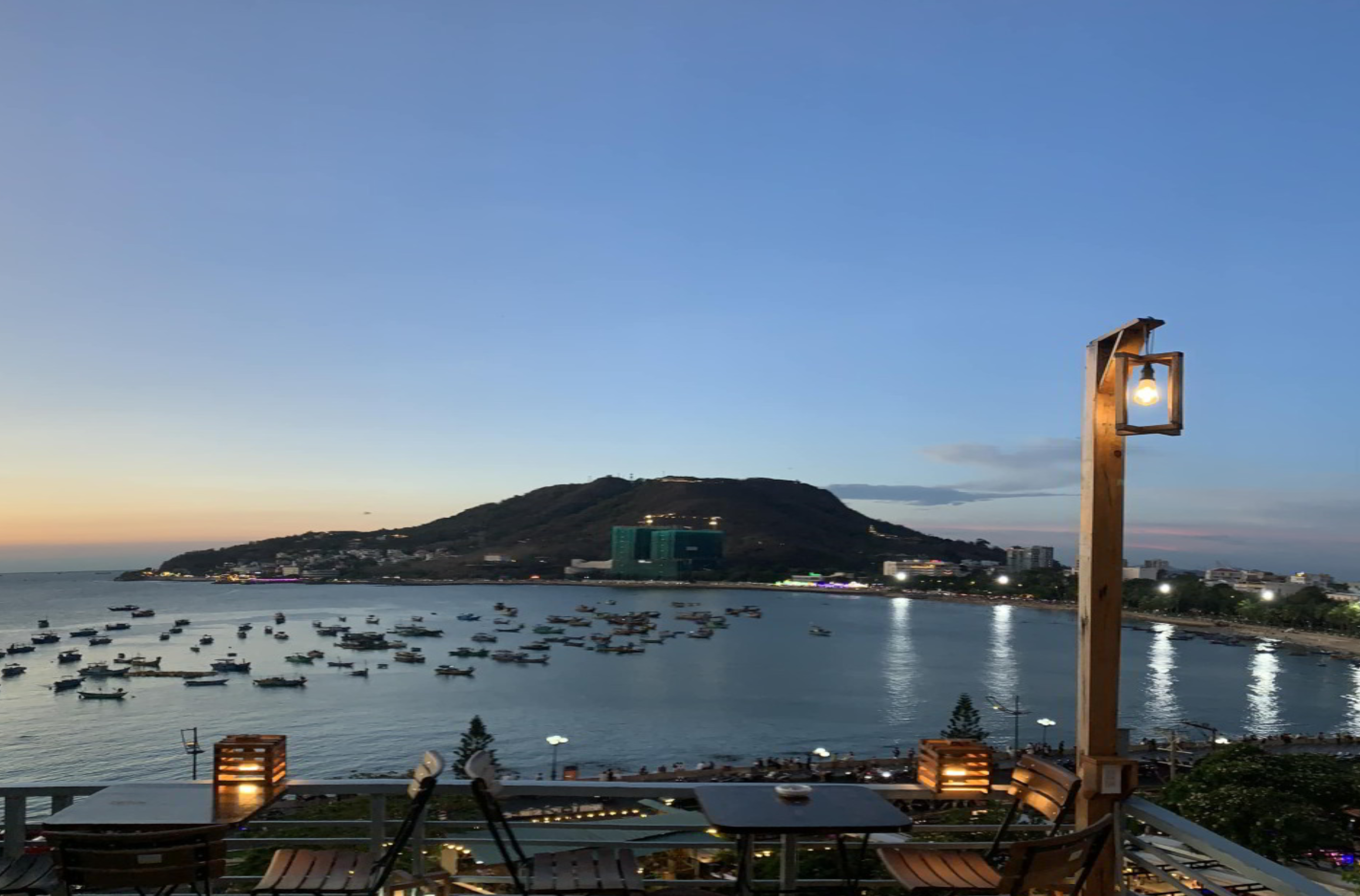 Hoàng hôn tại Mountain Coffee